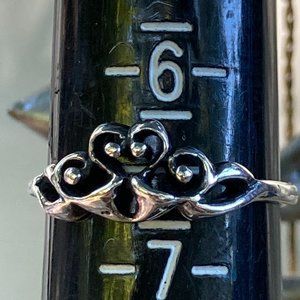 Cute little sterling silver ring with small heart and knobs